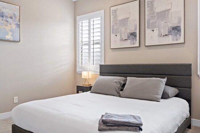 Building Photo - 1950 E Queen Creek Rd