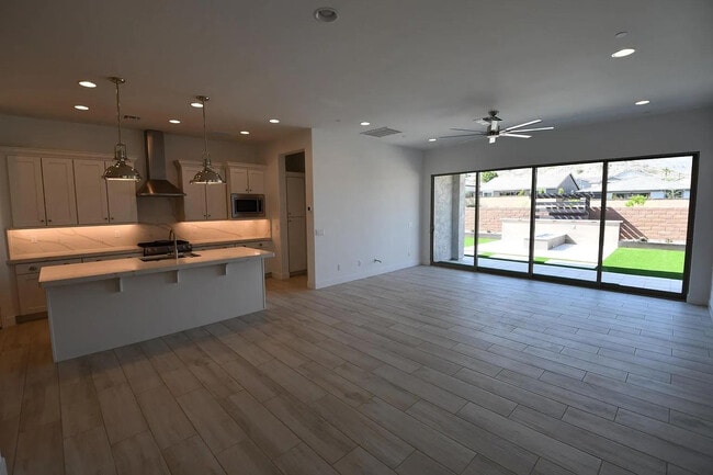 Building Photo - 820 E Ashurst Dr