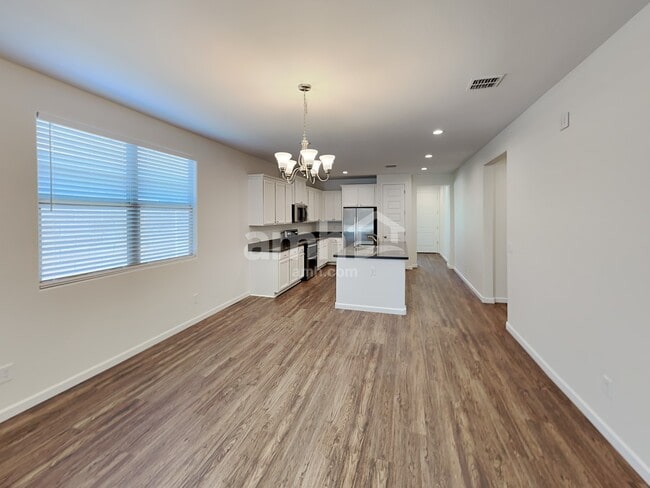 Building Photo - 215 E Salerno Way