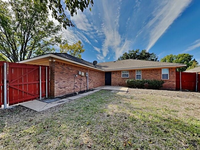 Building Photo - 700 Norfork Dr
