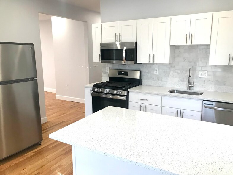 Building Photo - 5 Moseley St