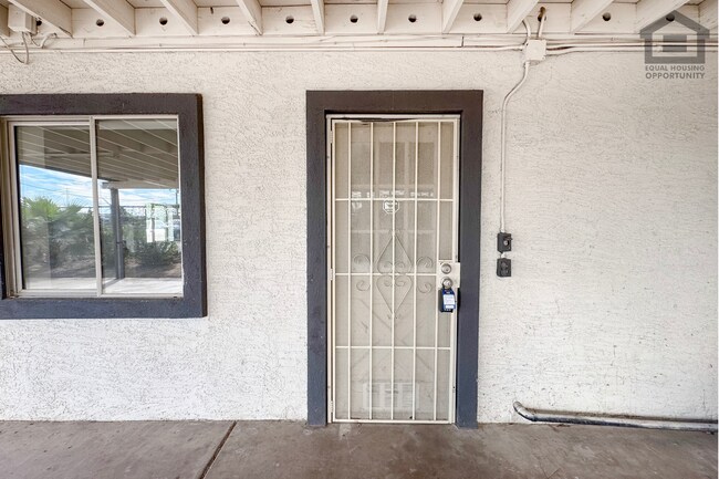 Building Photo - 2Bed/1Bath House at McDowell/32nd St! Move-In Ready on 08/06/2026! – NO HOA!