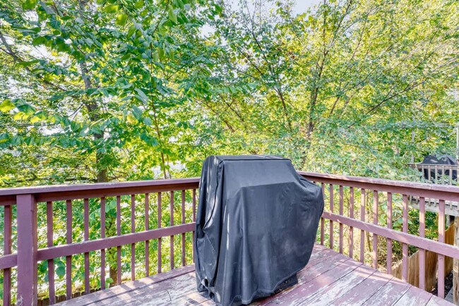 Building Photo - 1515 NW Bell Royal Ct