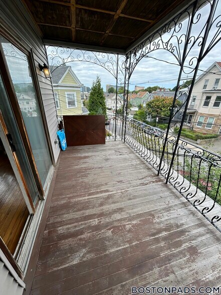 Building Photo - 91 Glen St