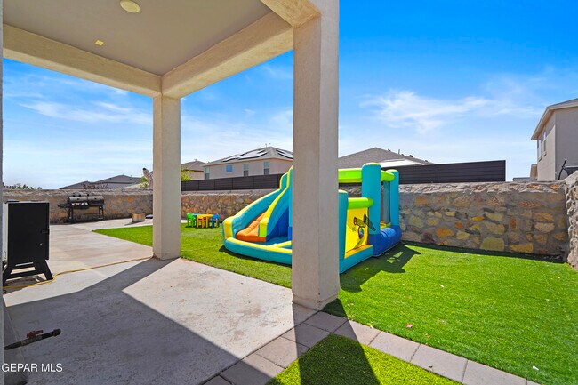 Building Photo - 12646 Amesbury