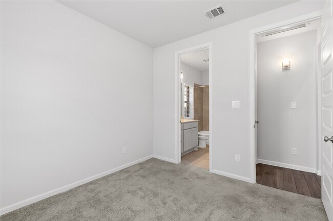 Building Photo - 5030 Morrison Dr