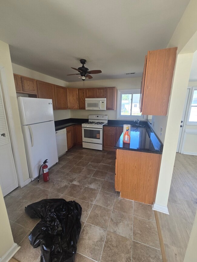 Building Photo - 198 Walnut Creek Ln