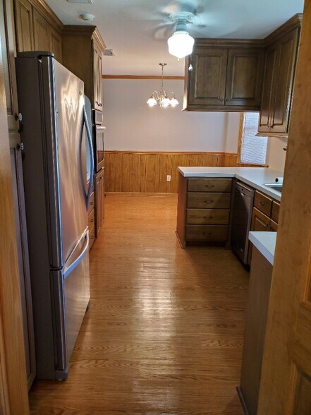 Building Photo - 302 Robbie St