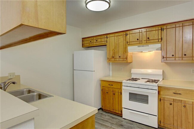 Building Photo - 1409 Waterloo Tr