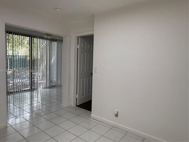 Building Photo - 3929 Carambola Cir N