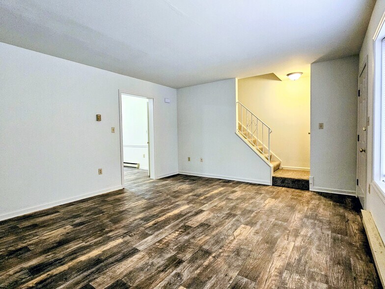 Building Photo - 205 Riverview Dr