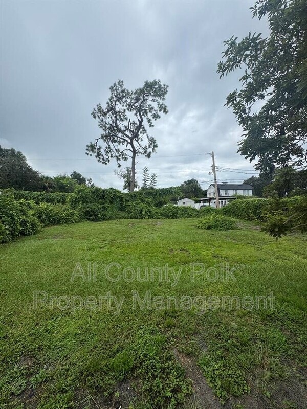 Building Photo - 1625 E Fern Rd