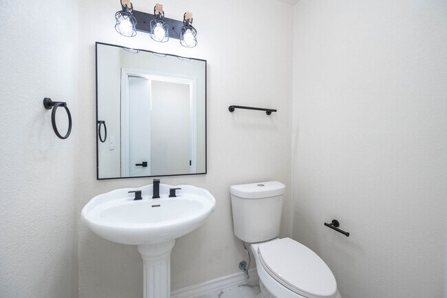 Building Photo - 1610 Richvale Ln