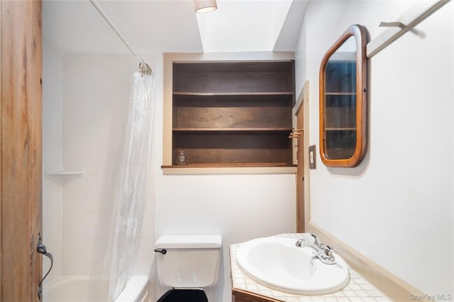 Building Photo - 689 S Mountain Rd