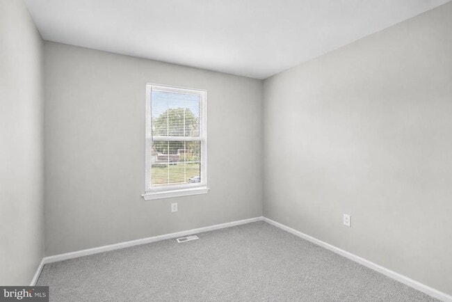 Building Photo - 13 Hopewell Ln