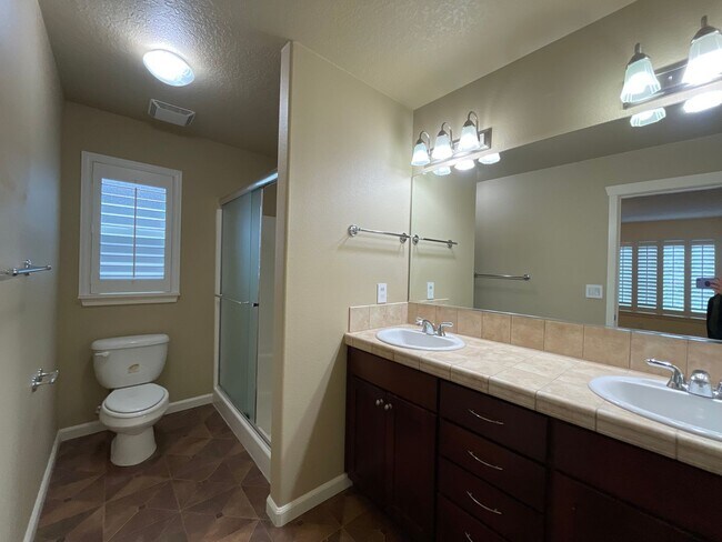 Building Photo - 3 Bedroom 2.5 Bathroom House with Bonus Room ~ Garage, A/C, includes Washer and Dryer ~ Close to ...