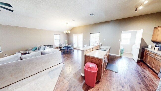 Building Photo - LIMITED-TIME MOVE-IN SPECIAL: Two Weeks Free Rent! Spacious 3 Bedroom, 2 Full Bath, with Attached...