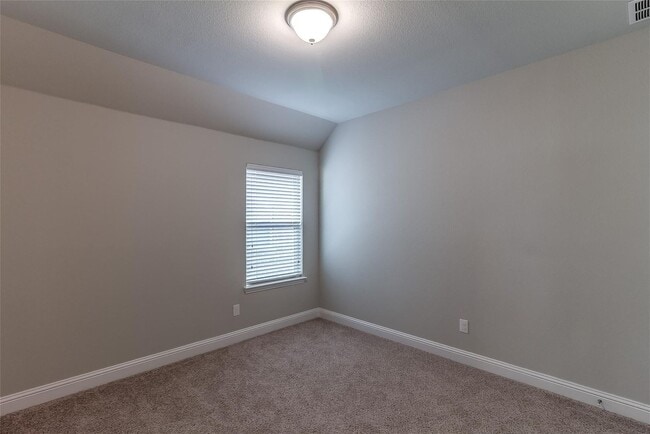 Building Photo - Location!! 2018 house, refrigerator provided! Dont miss this sweet home!