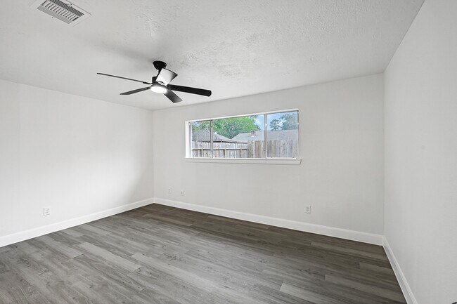Building Photo - 7115 Foxway Ln