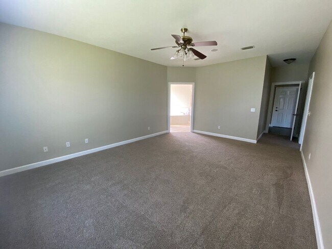 Building Photo - Spacious 3Bed/2Ba Brick Home in Established Neighborhood w/Easy Access to Everything! *SPECIAL: 1...