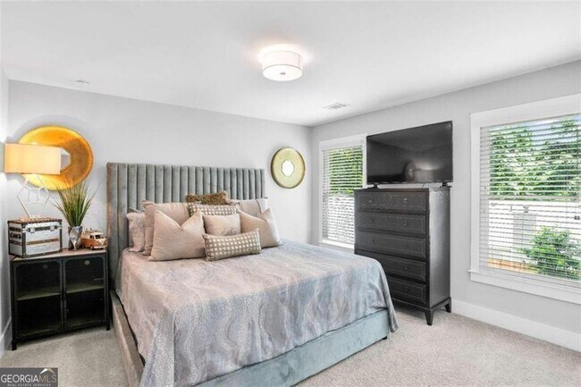 Building Photo - 510 Oak Dr