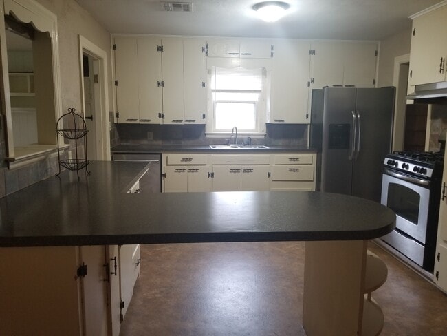 Building Photo - 1008 S Stanley St