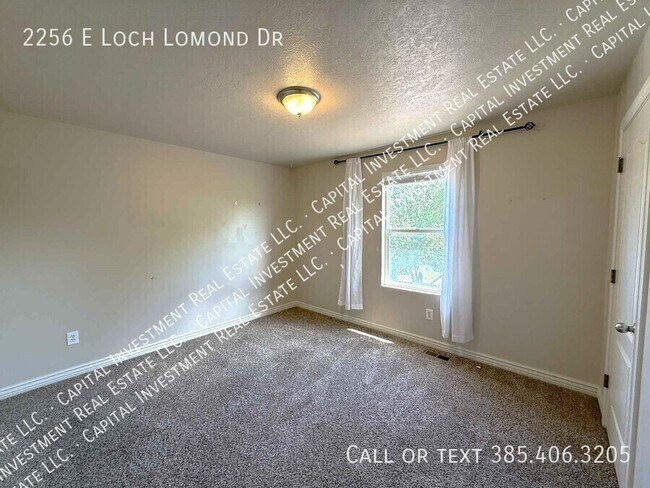 Building Photo - 2256 Loch Lomond Dr
