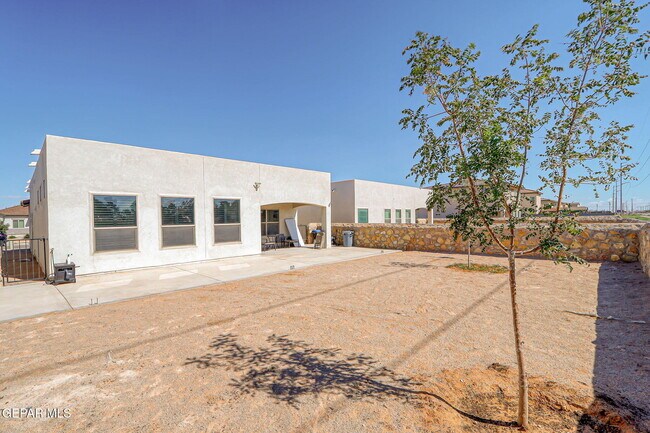 Building Photo - 3705 Surmise St