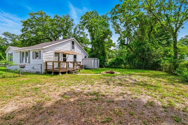 Building Photo - Remodeled 3 Bed/2 Bath Home with Bonus Upper Room Near Booming 9 Mile Rd Hub