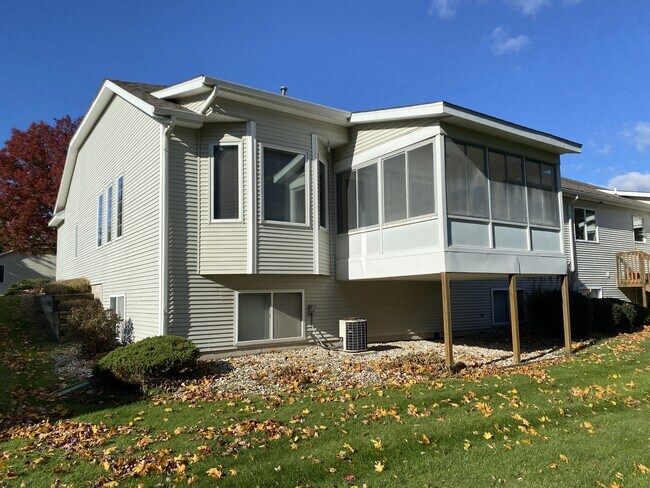 Building Photo - 783 Holly Creek Dr