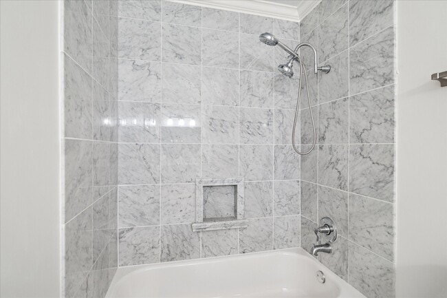 Building Photo - 854 Augusta Dr