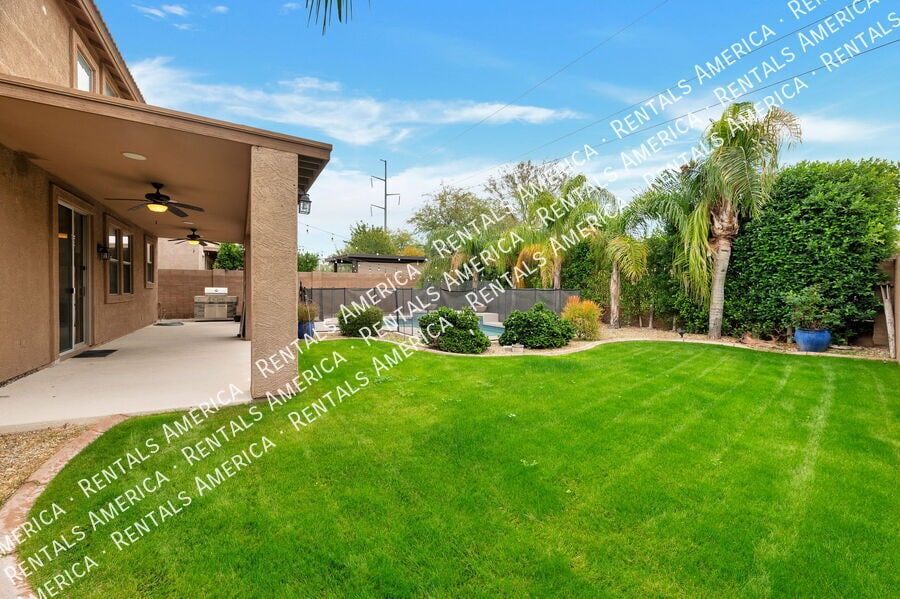 Building Photo - 1809 E Patrick Ln