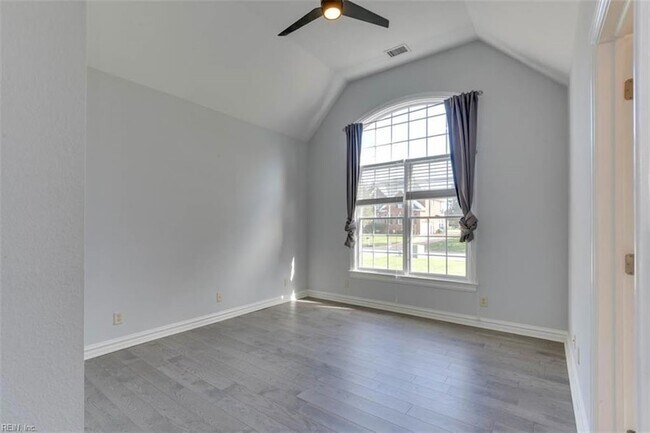 Building Photo - 5102 Waterford Pl
