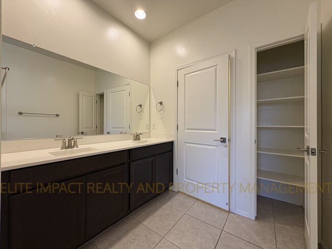 Building Photo - 7046 E Calle Arco Iris