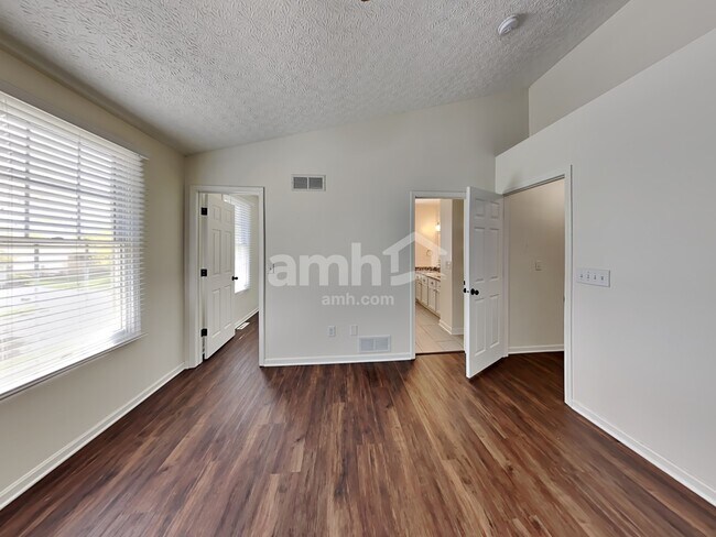 Building Photo - 5232 Dietrich Ave