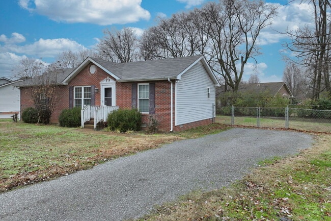 Building Photo - Car-free convenience! Modern 3 Bed Home Minutes from Downtown Gallatin