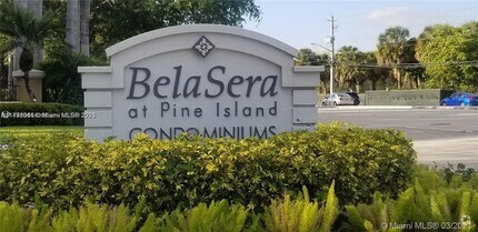 Building Photo - 721 N Pine Island Rd