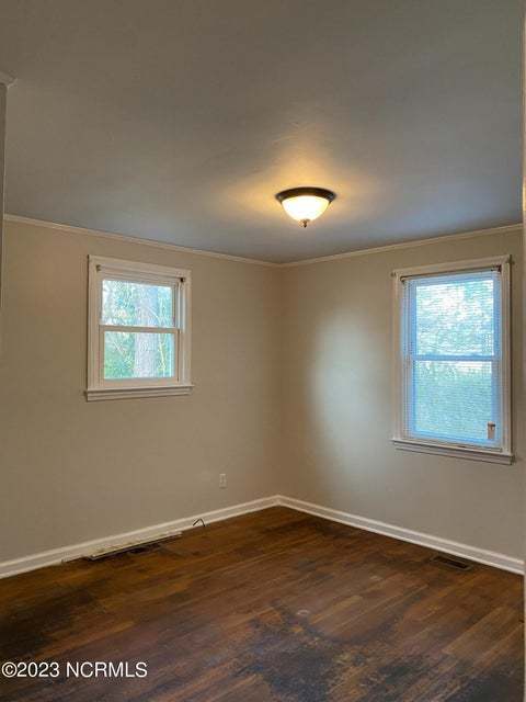 Building Photo - Cozy 2 Bedroom, 1 Bath Home -103 Banks St.