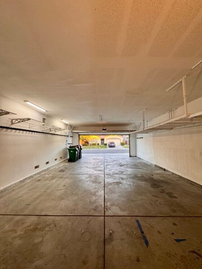 Building Photo - Beautiful 4 bedroom two story house with RV parking for LEASE in Murrieta!