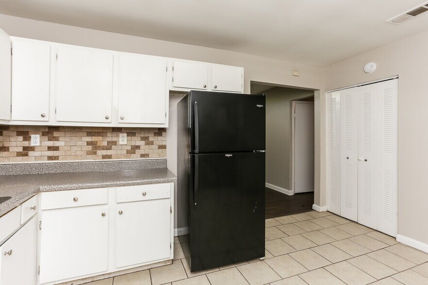 Building Photo - 599 Plainville Dr SW