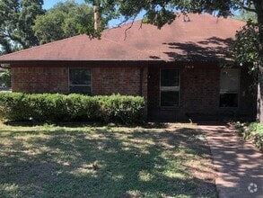 Building Photo - 7010 Lincoln Dr