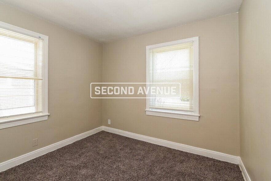 Building Photo - 651 S 37th St