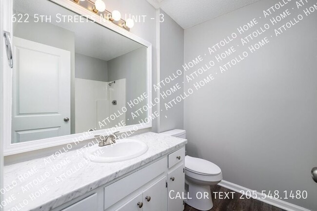 Building Photo - 622 5th St NE