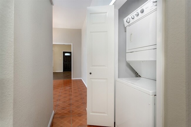 Building Photo - 111 S Henderson Ave