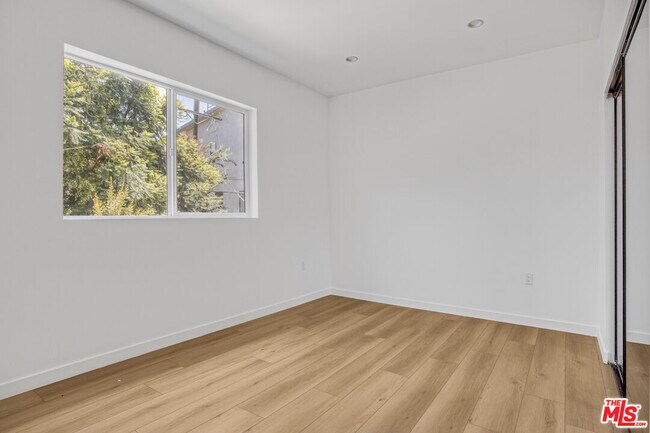 Building Photo - 10826 Hesby St