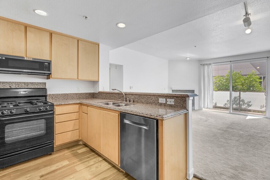 Building Photo - 160 S Hudson Ave
