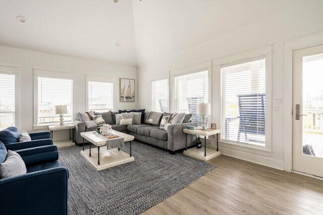 Building Photo - 939 Palm Ridge Dr