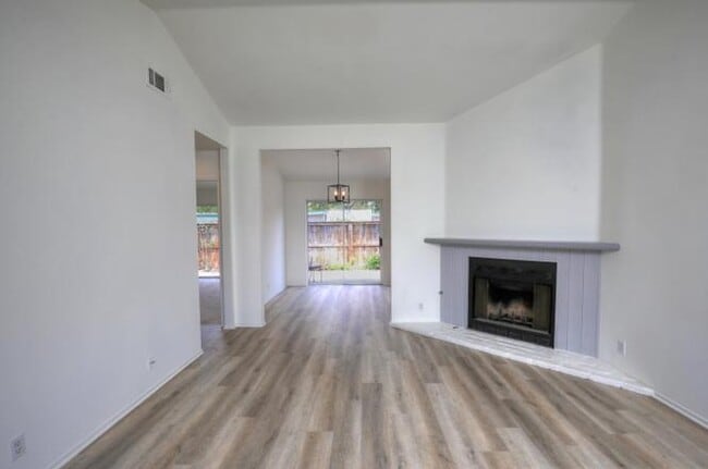 Building Photo - 6054 Ashley Pl