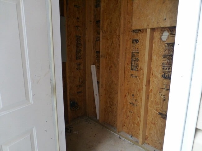 Building Photo - Stewarts Landing Neighborhood, Easy access...