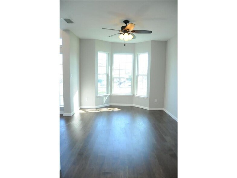 Building Photo - 923 Felicia Ln